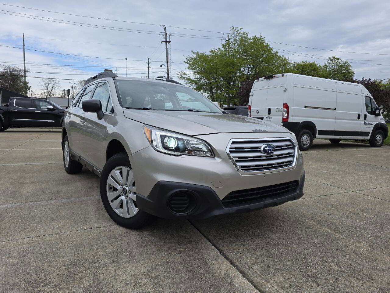 Used 2017 Subaru Outback 2.5i AWD/4WD image 1