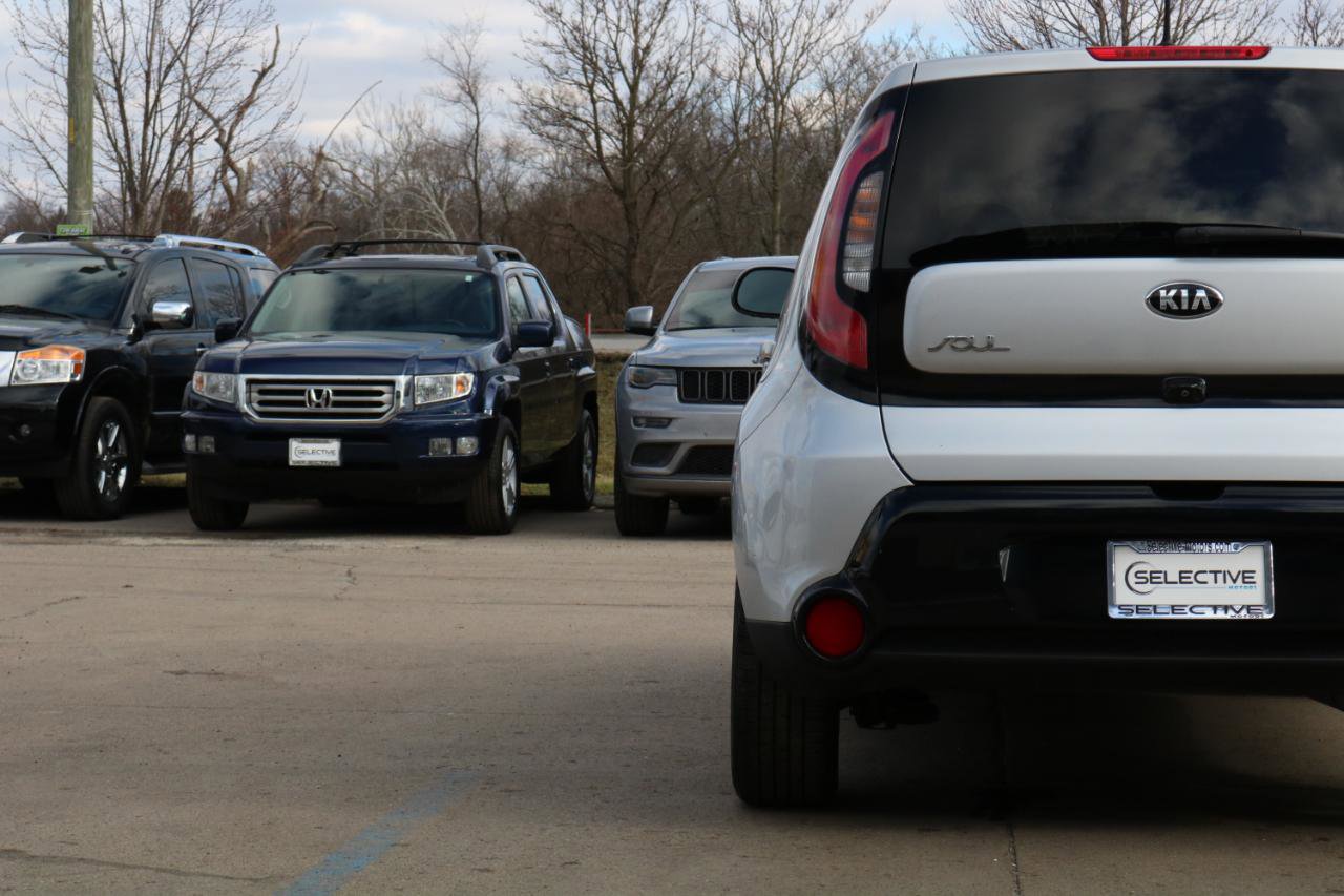 Used 2016 Kia Soul + FWD image 13