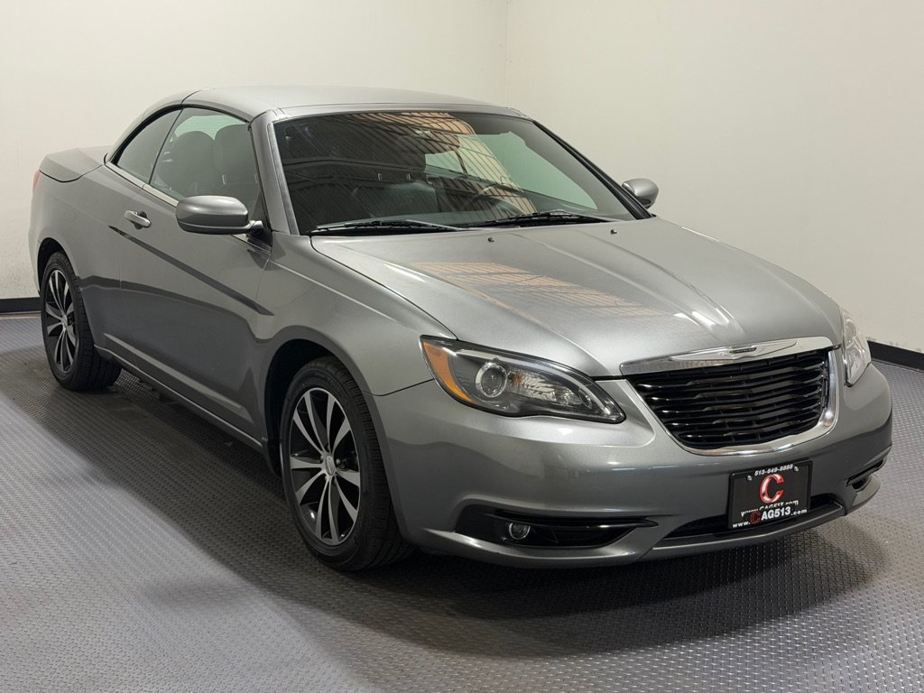 Used 2011 Chrysler 200 S FWD image 4