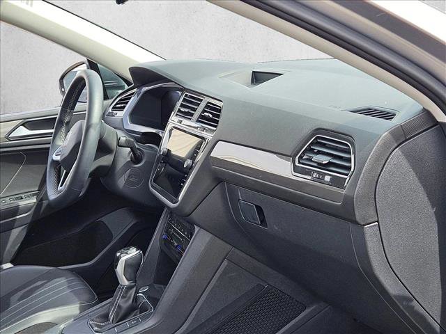 Used 2023 Volkswagen Tiguan SE w/ Panoramic Sunroof Package FWD image 24