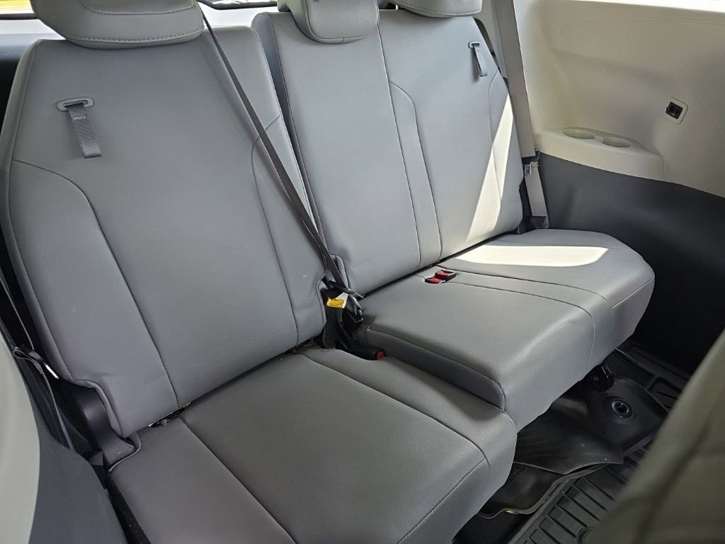 Used 2021 Toyota Sienna XLE w/ XLE Plus Package image 17