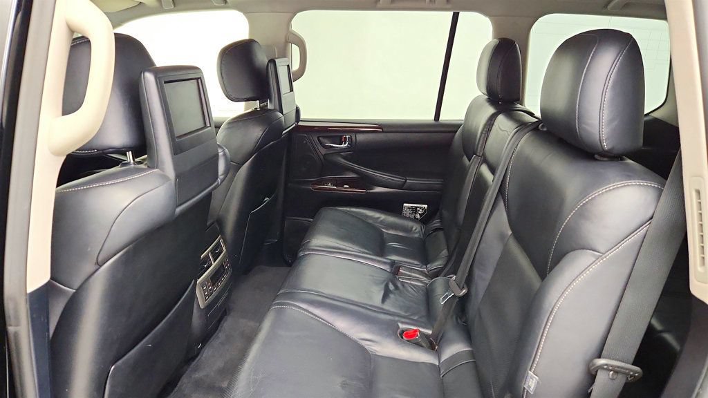 Used 2013 Lexus LX 570 4WD w/ Luxury Pkg image 21