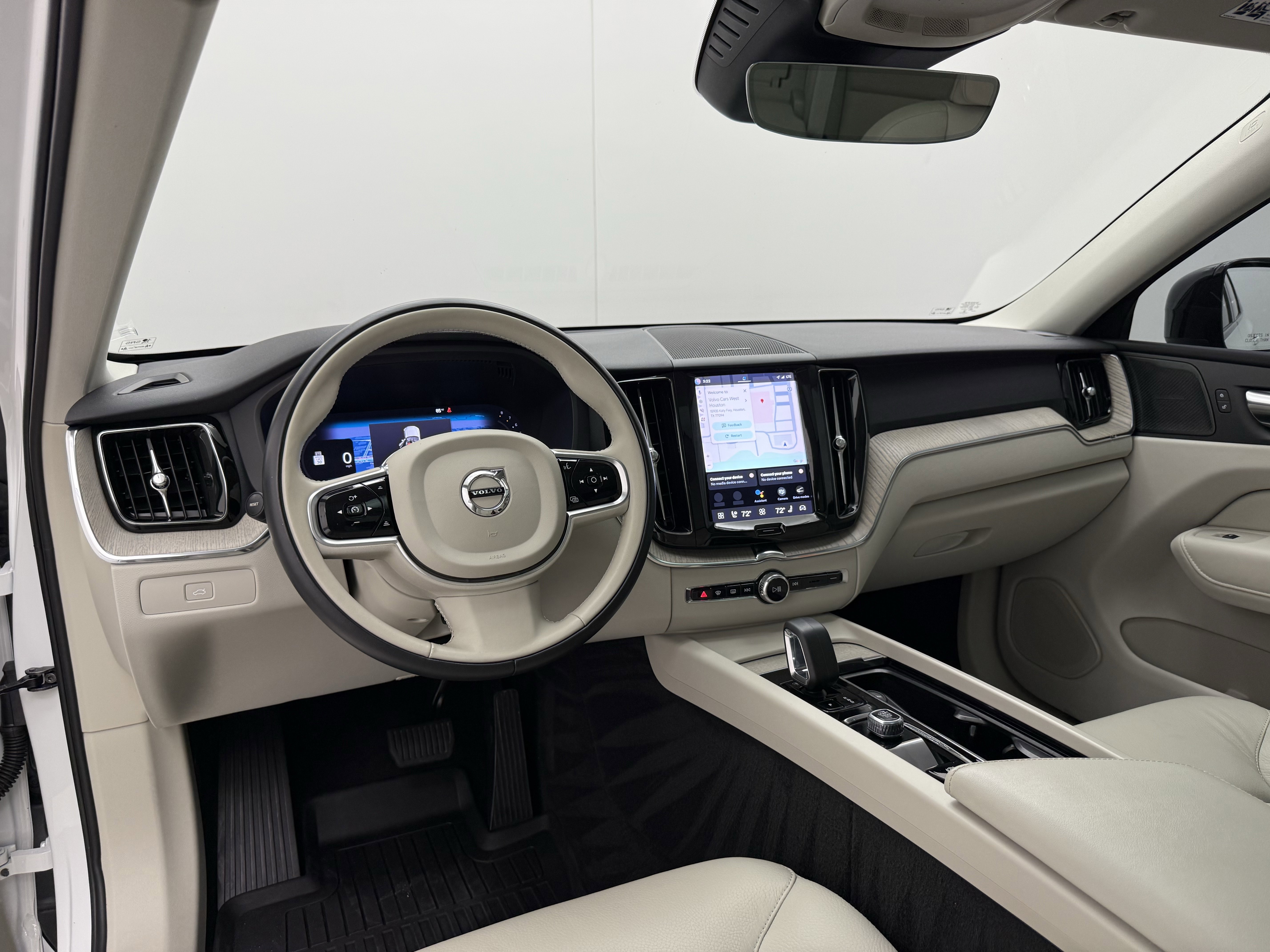 Certified 2023 Volvo XC60 B5 Plus w/ Climate Package image 23