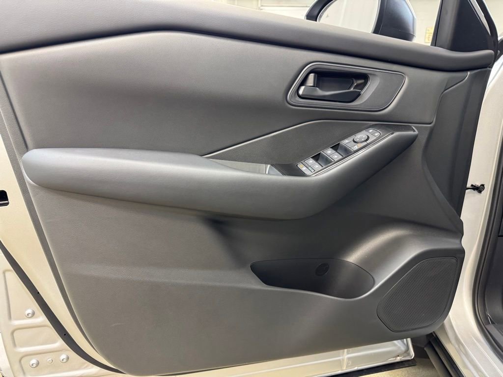 Certified 2025 Nissan Rogue S AWD/4WD image 8