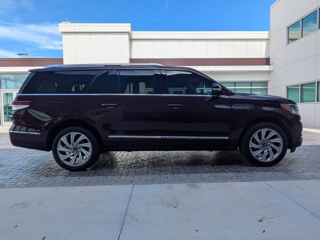 Certified 2024 Lincoln Navigator L Reserve image 4