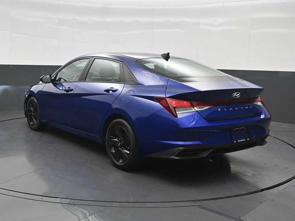 Used 2022 Hyundai Elantra SEL w/ Convenience Package FWD image 3