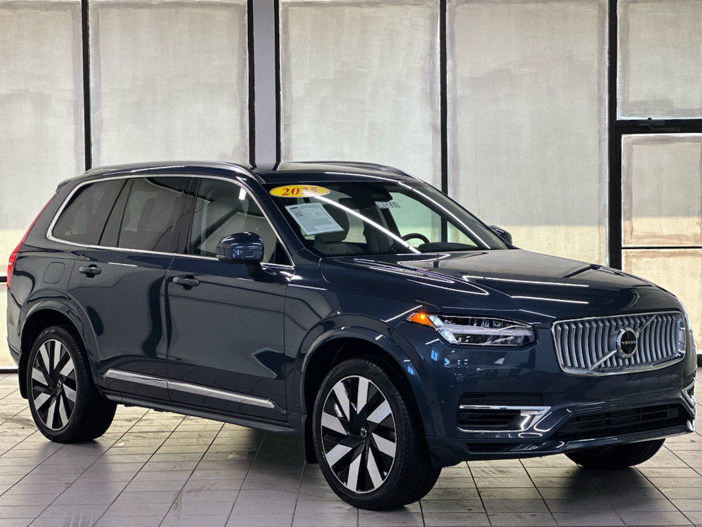 Used 2025 Volvo XC90 T8 Plus w/ Protection Package Premier AWD/4WD image 1