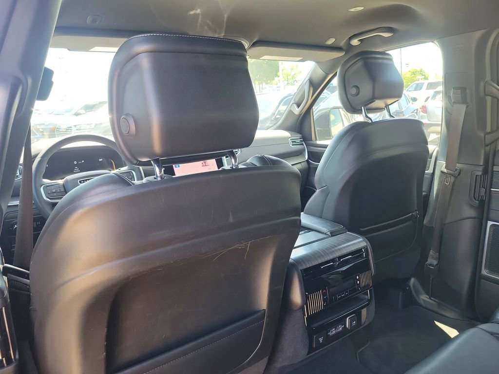 Used 2024 Jeep Wagoneer L Series III w/ Flexible Seating Group AWD/4WD image 15