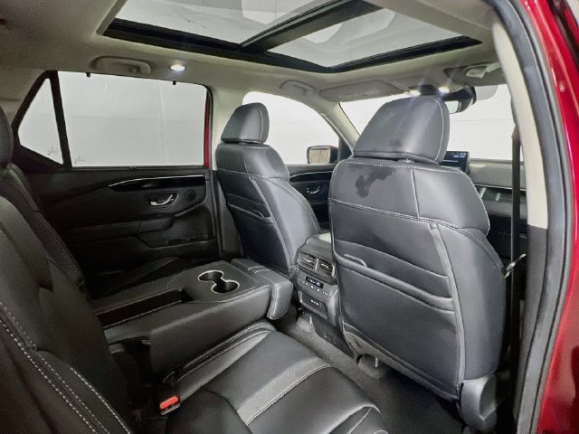 Certified 2025 Honda Pilot Touring image 10
