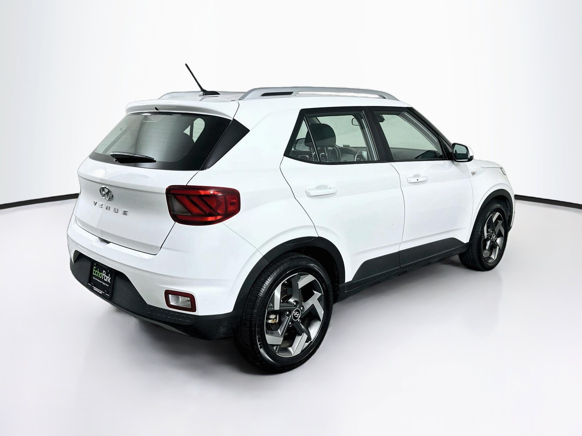 Used 2025 Hyundai Venue SEL FWD image 9