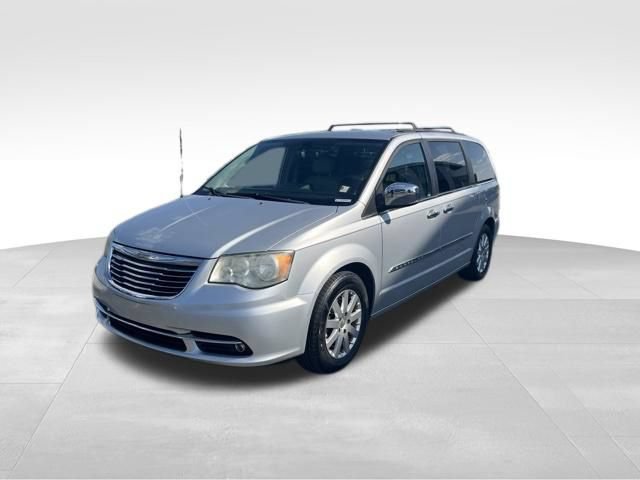 Used 2012 Chrysler Town & Country Touring-L w/ Entertainment Group #2 FWD image 7