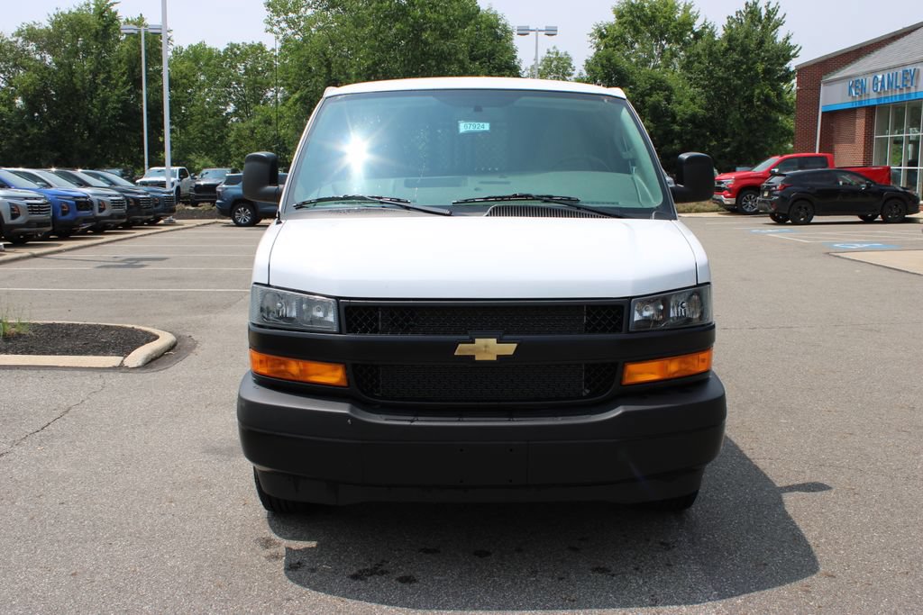 New 2026 Chevrolet Express 3500 Extended w/ Driver Convenience Package RWD image 4