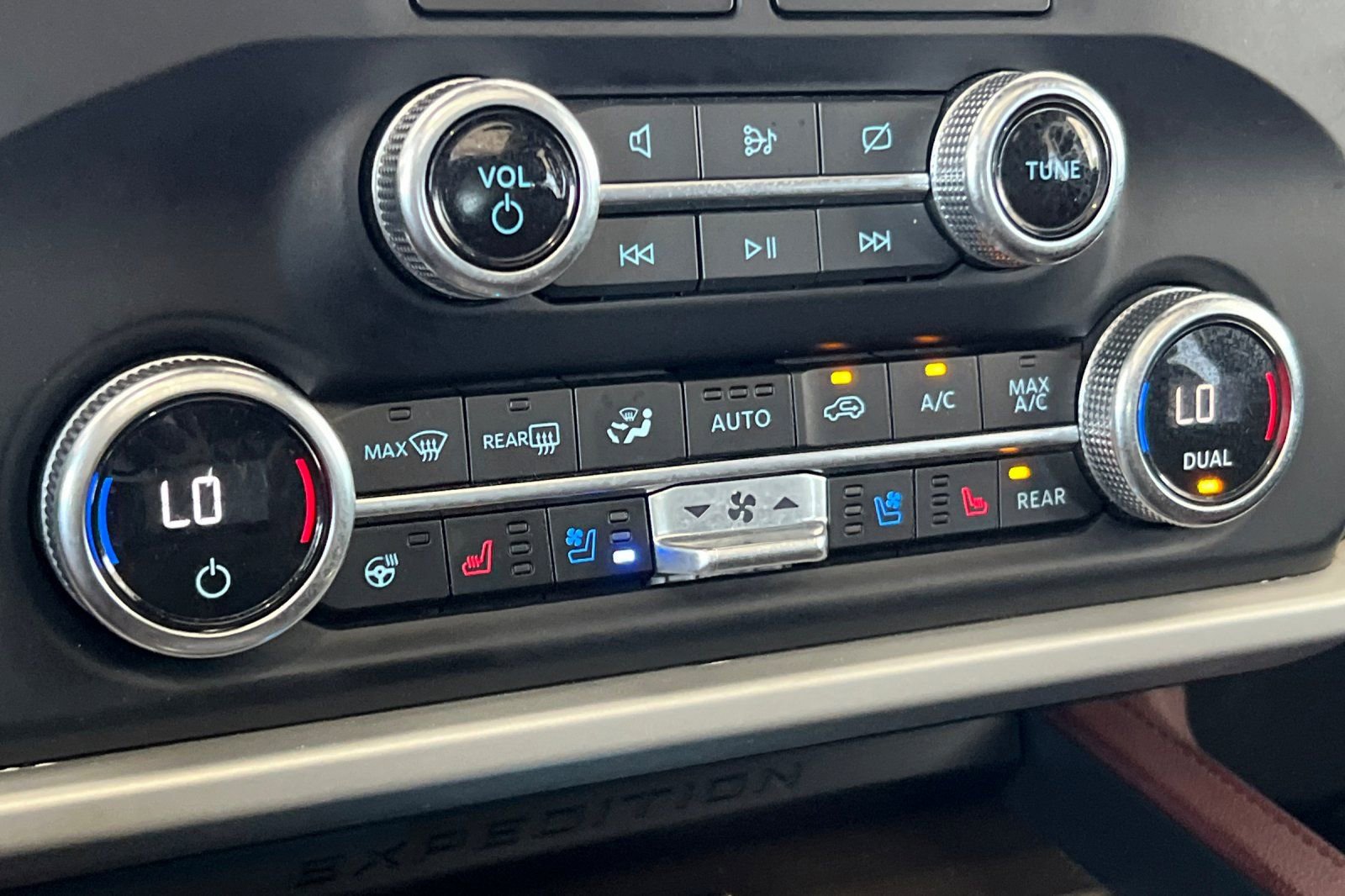 Used 2023 Ford Expedition Limited image 27