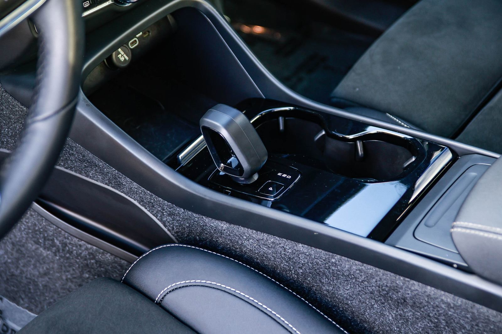 Used 2023 Volvo C40 P8 Recharge Plus image 22