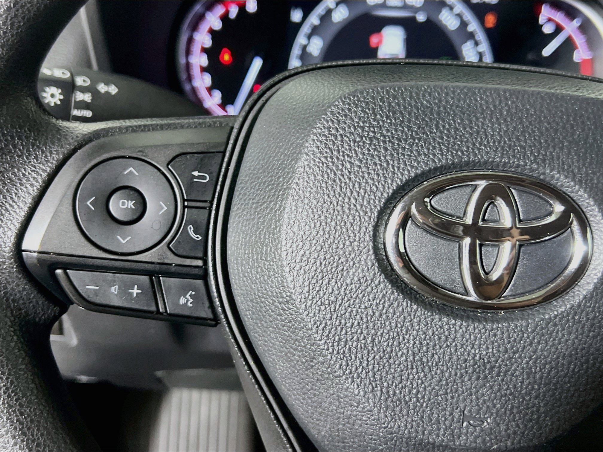 Used 2024 Toyota RAV4 XLE FWD image 18