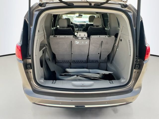 Used 2018 Chrysler Pacifica Touring-L Plus w/ Advanced Safetytec Group FWD image 29