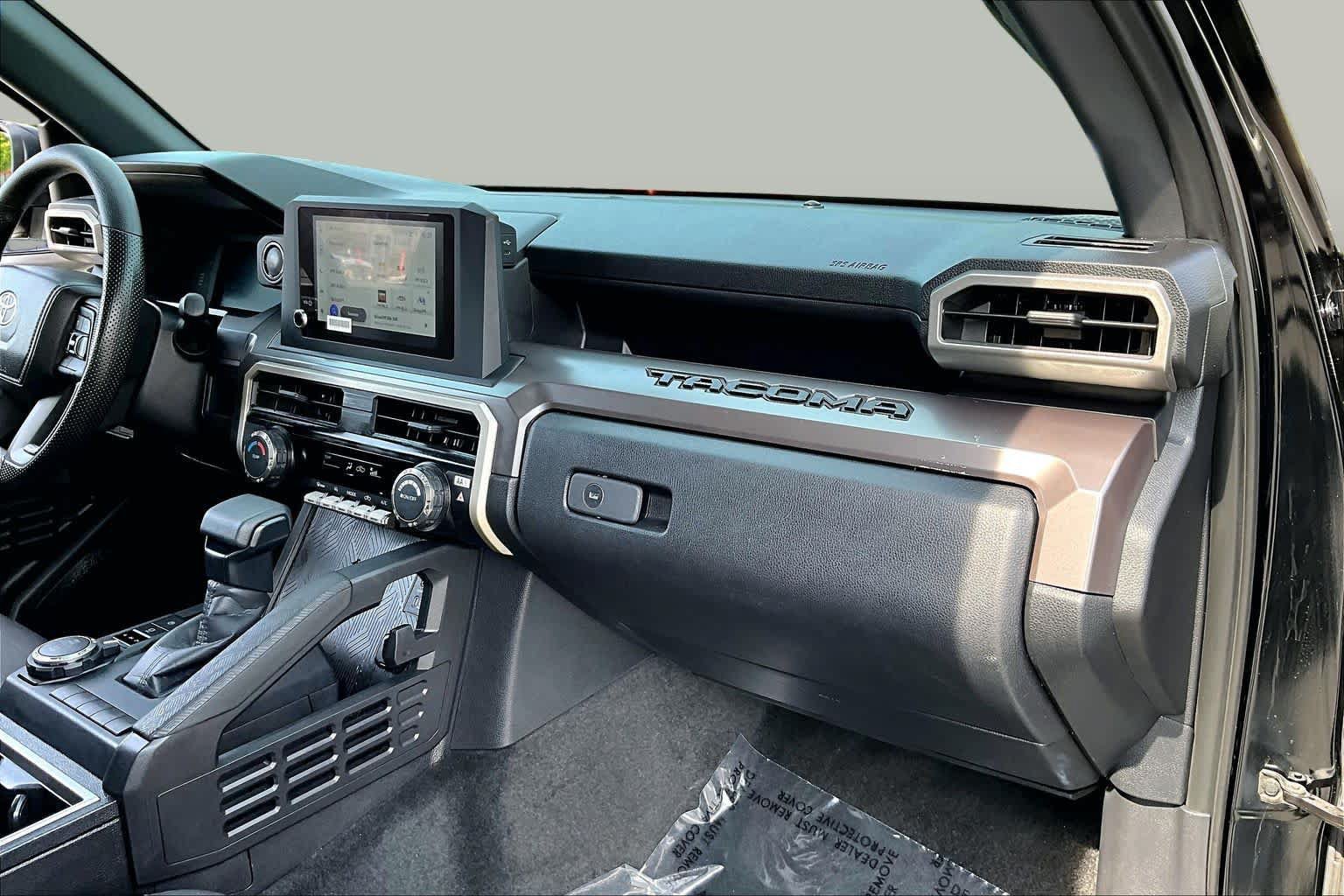 Used 2025 Toyota Tacoma SR5 AWD/4WD image 18