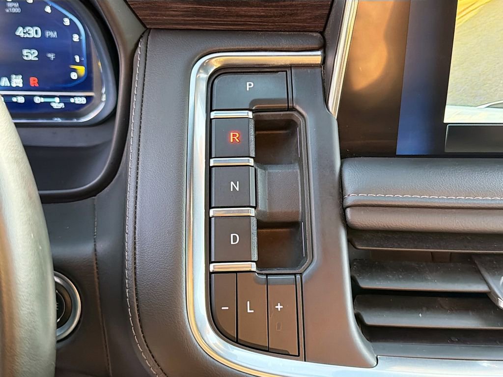 Used 2024 Chevrolet Suburban LT image 30