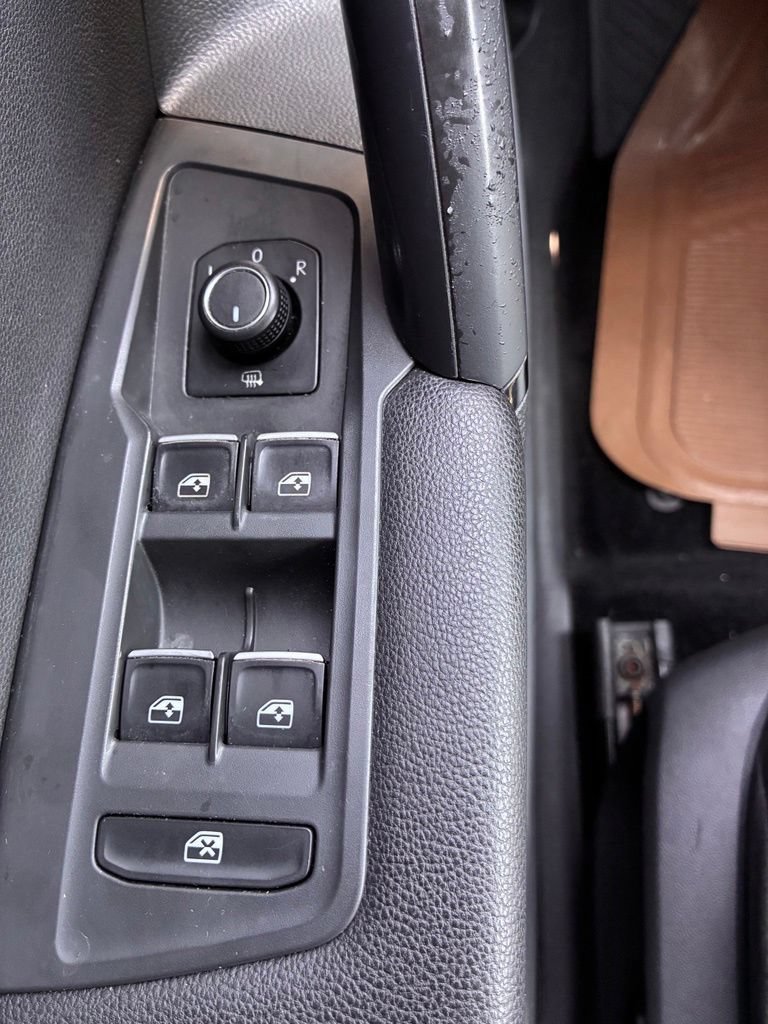 Used 2019 Volkswagen Tiguan SE AWD/4WD image 30