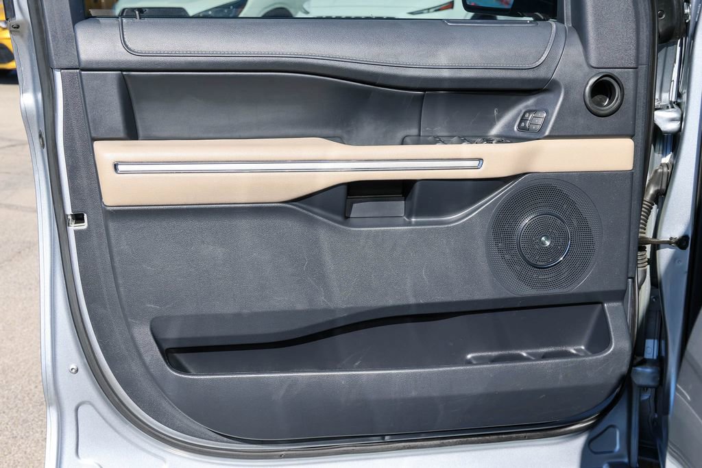 Used 2024 Ford Expedition Limited image 13