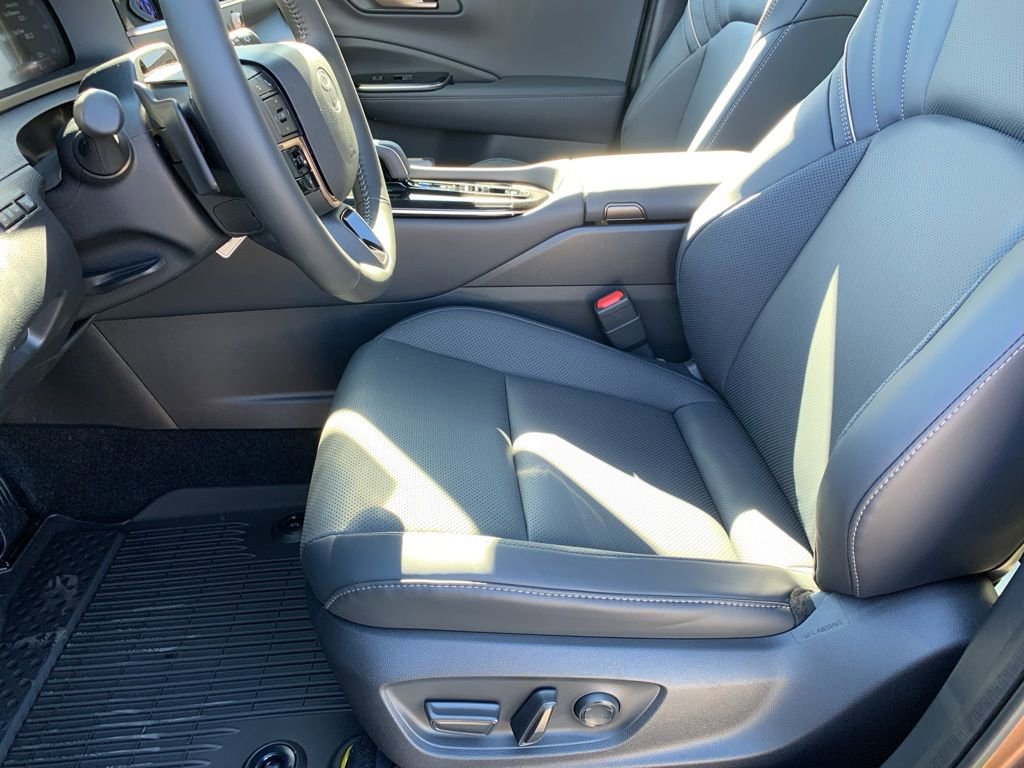 New 2025 Toyota Crown Signia image 10