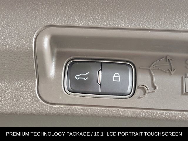 Used 2020 Ford Explorer Platinum w/ Premium Technology Package AWD/4WD image 17