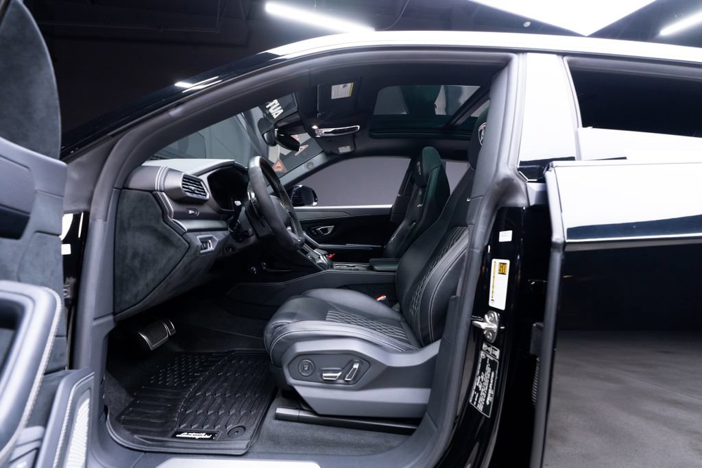 Used 2023 Lamborghini Urus Performante AWD/4WD image 30