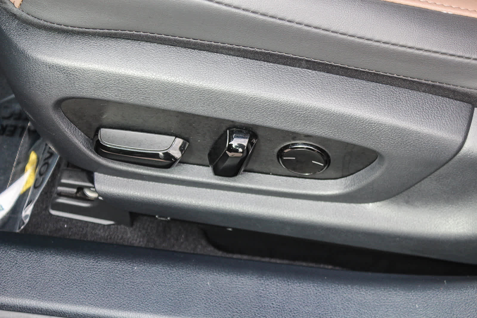 Used 2025 Lexus ES 300h w/ Premium Package image 27