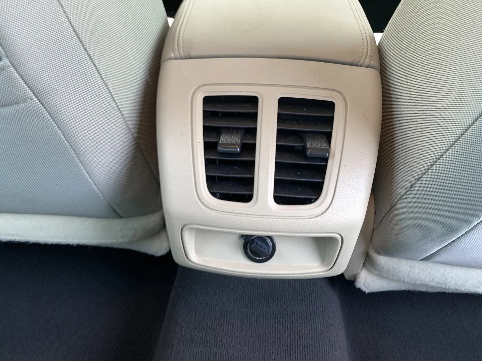 Used 2019 Ford Taurus SE FWD image 32