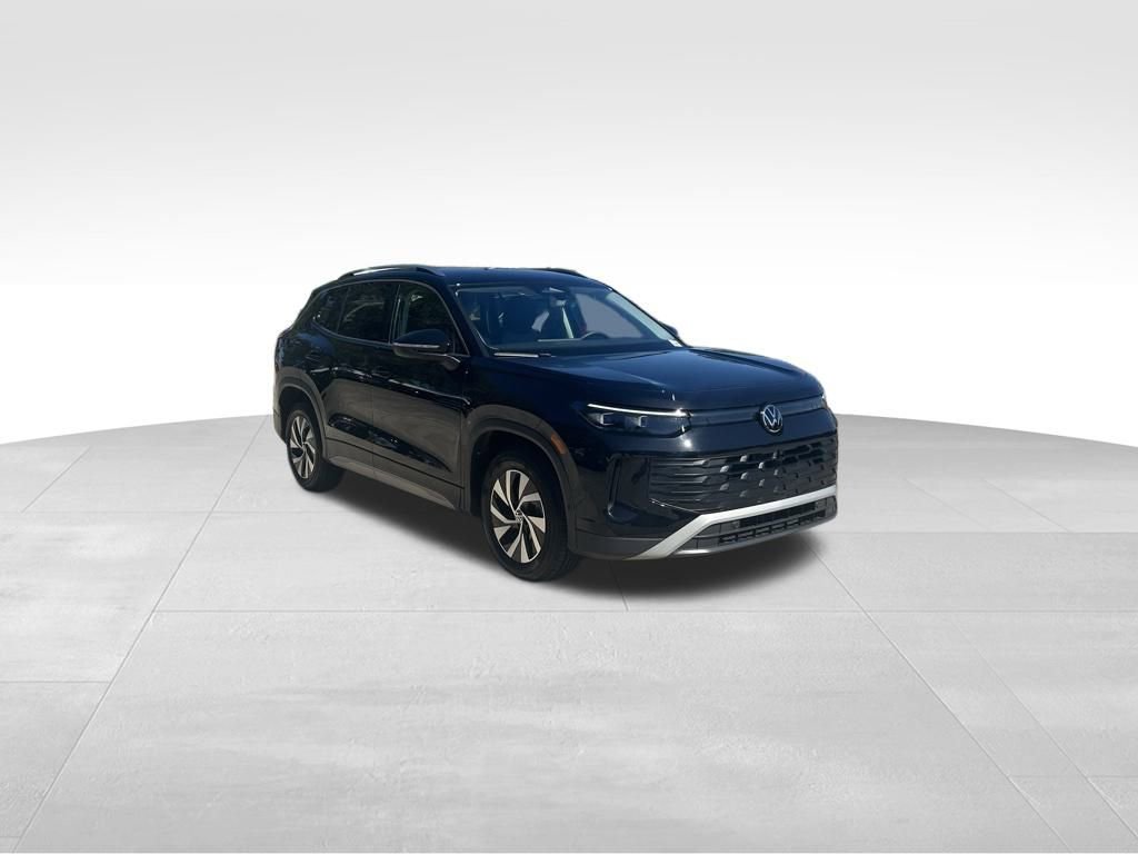 Used 2025 Volkswagen Tiguan S image 7