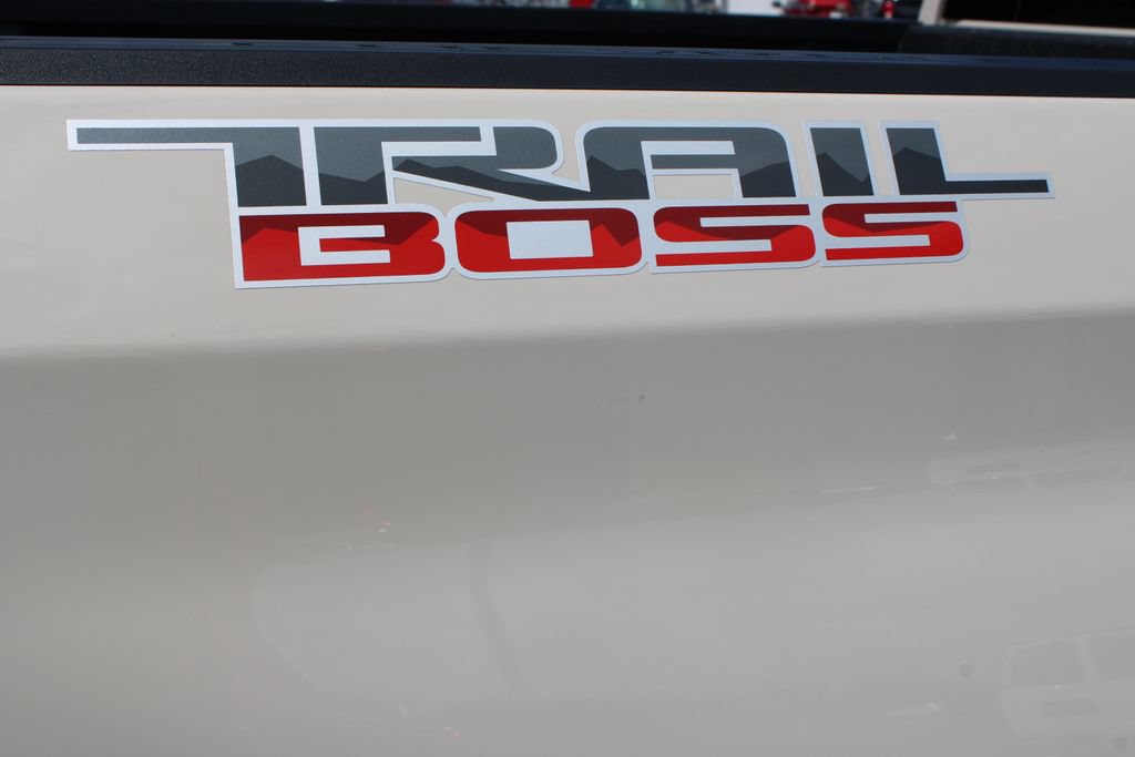 New 2026 Chevrolet Silverado 1500 Custom Trail Boss w/ LPO, Dark Essentials Package AWD/4WD image 16
