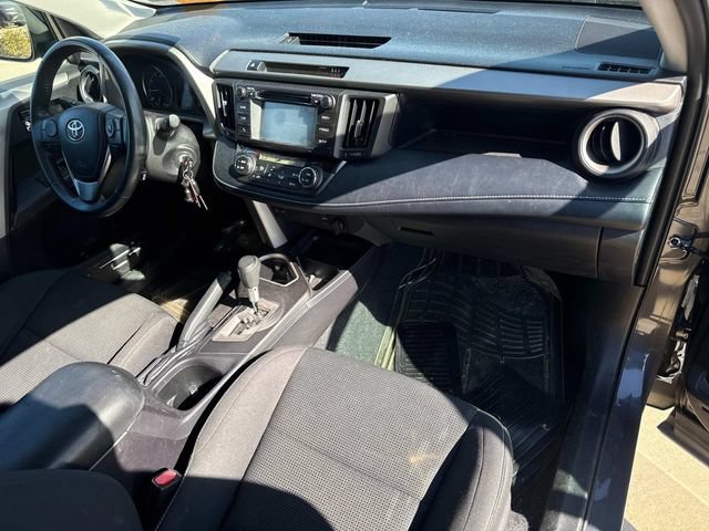 Used 2018 Toyota RAV4 XLE FWD image 17