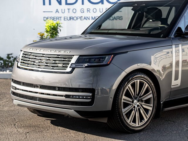 Used 2025 Land Rover Range Rover Long Wheelbase Autobiography image 2