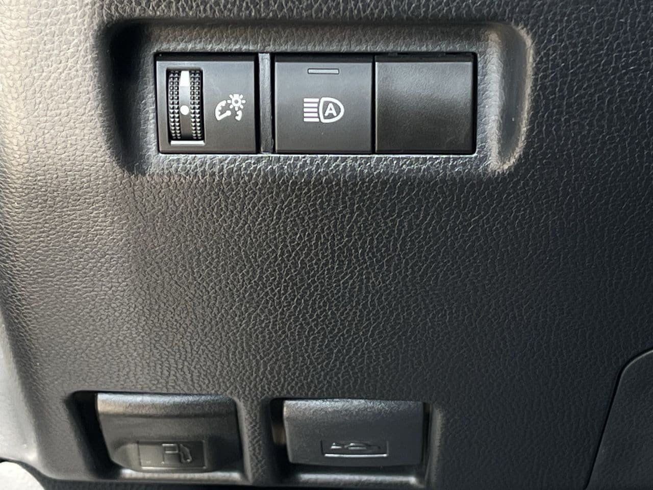 Used 2025 Toyota RAV4 XLE FWD image 20