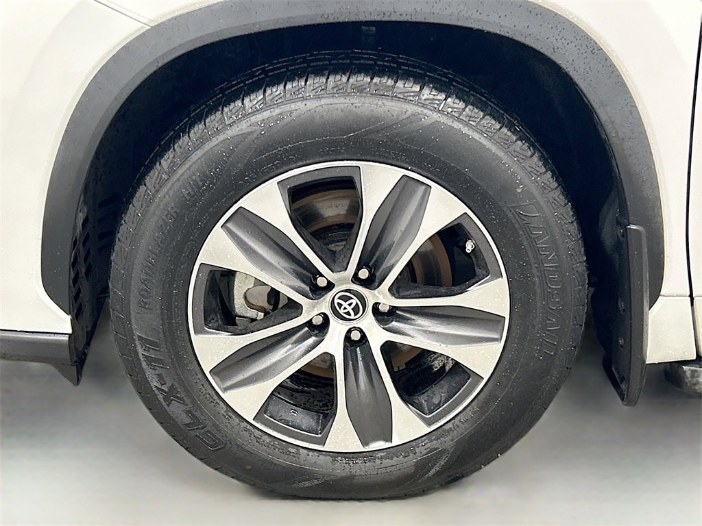 Used 2023 Toyota Highlander XLE image 30