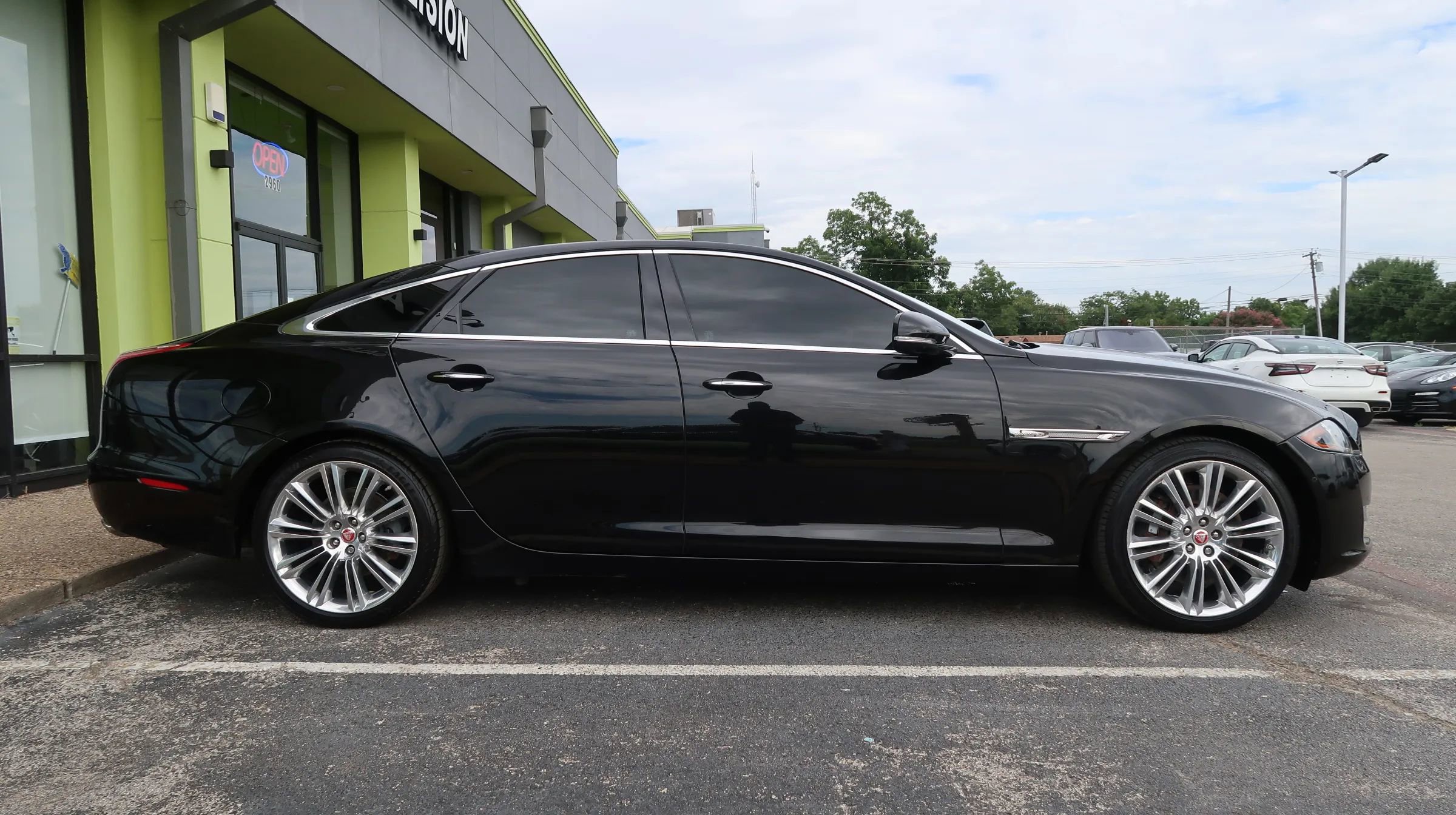 Used 2017 Jaguar XJ R-Sport AWD/4WD image 8