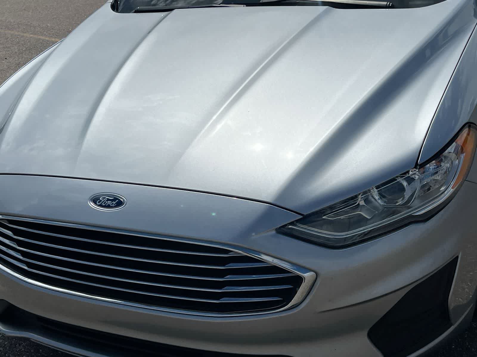 Used 2020 Ford Fusion SE FWD image 11