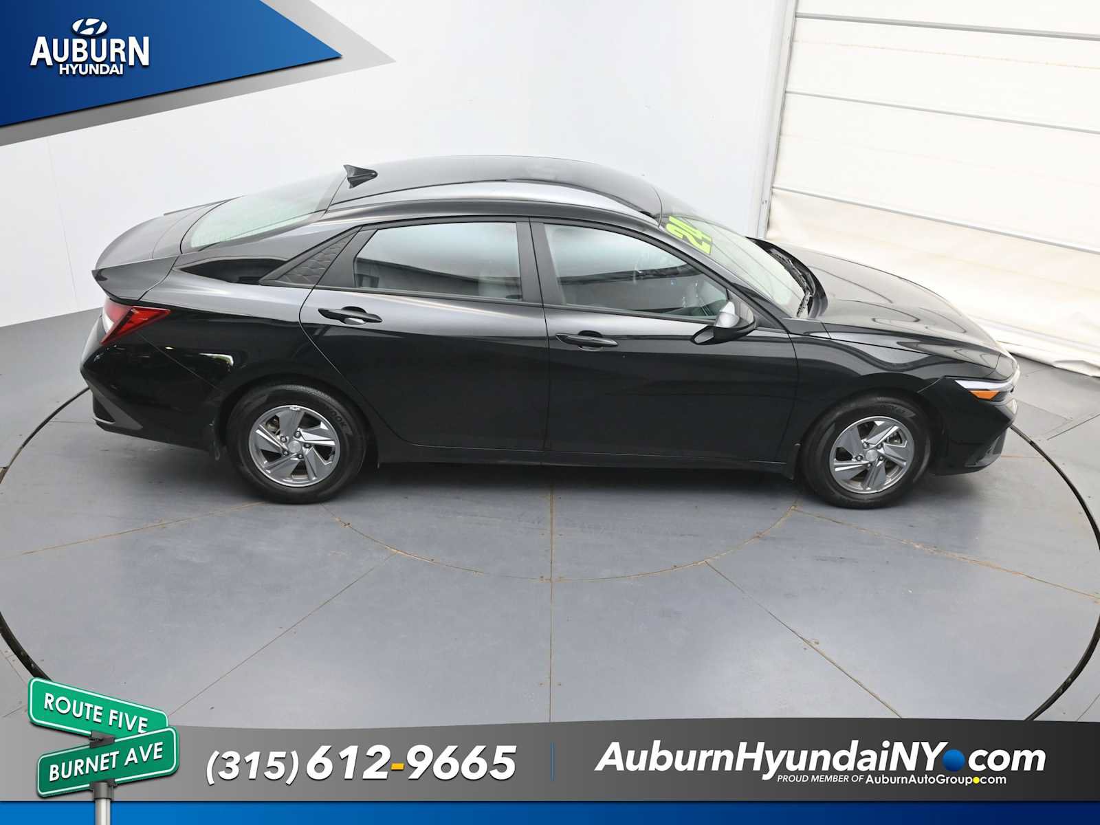 Used 2024 Hyundai Elantra SE FWD image 30