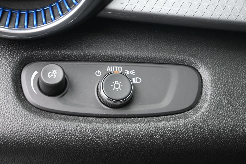 Used 2025 Chevrolet Trax LT FWD image 16