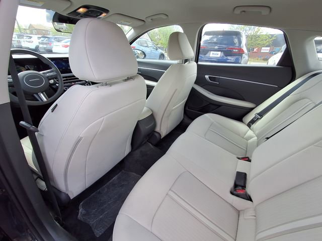 Used 2025 Hyundai Sonata SE FWD image 13