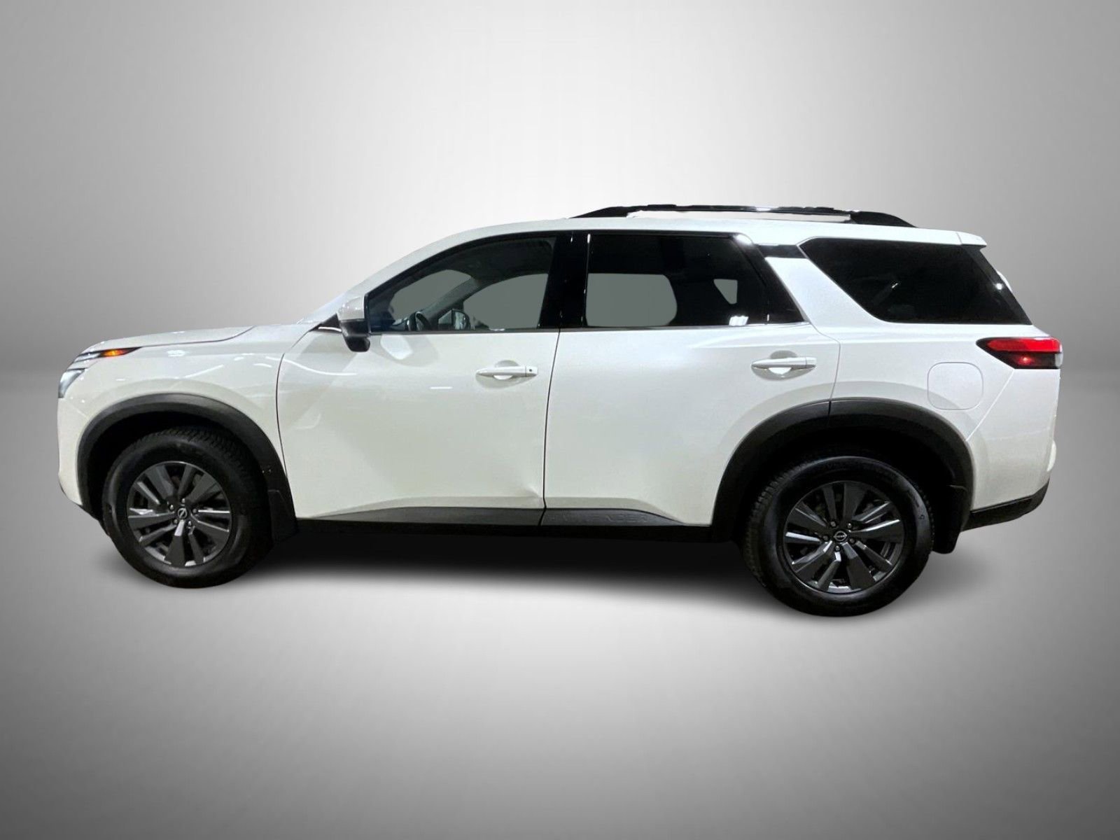 Used 2024 Nissan Pathfinder SV w/ Lighting Package (N92) image 8