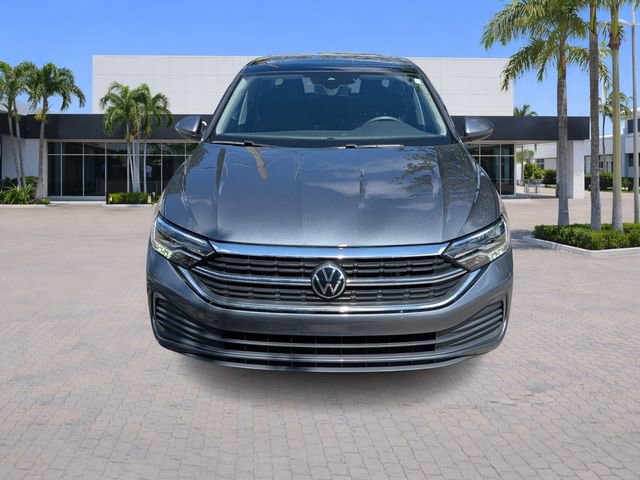 Used 2023 Volkswagen Jetta SE w/ Panoramic Sunroof Package image 2