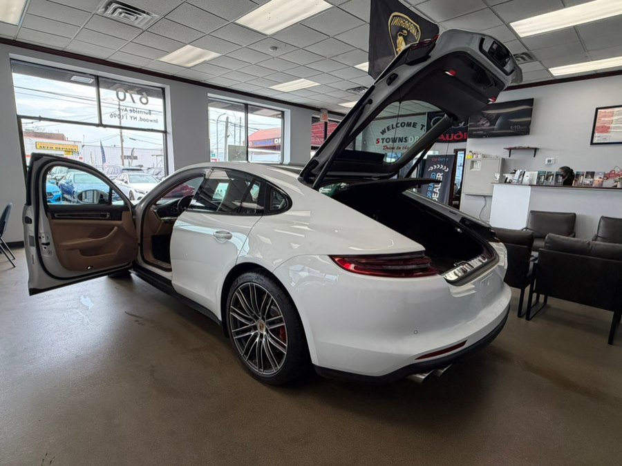 Used 2017 Porsche Panamera Turbo image 14