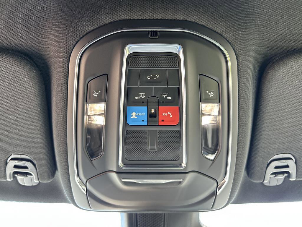 Used 2025 Jeep Wagoneer 4WD image 20