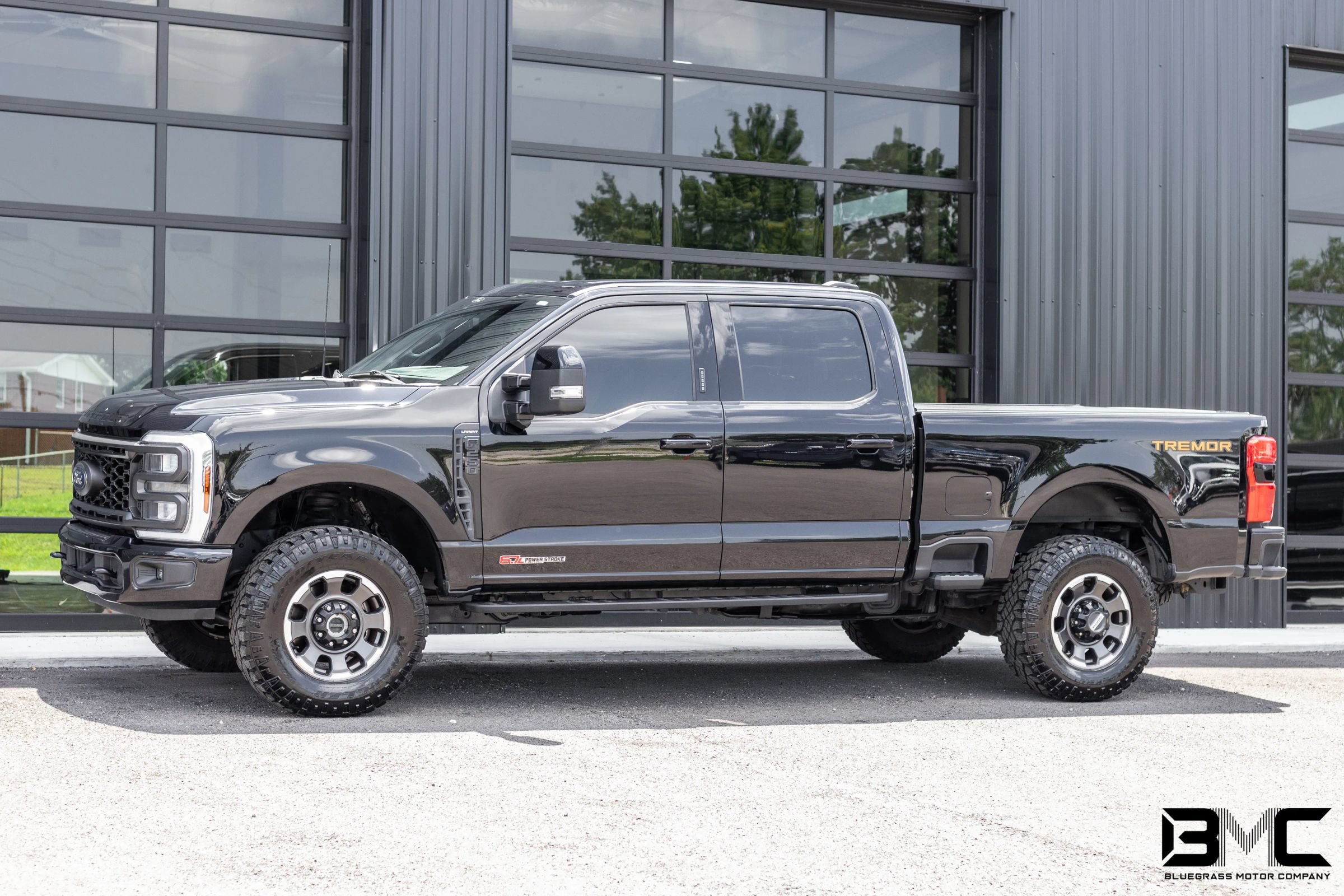 Used 2024 Ford F250 Lariat w/ Tremor Off-Road Package AWD/4WD image 3