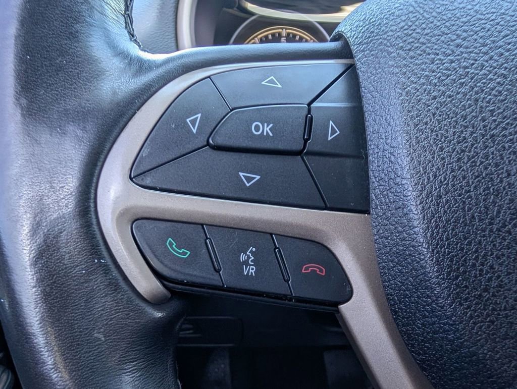 Used 2016 Jeep Cherokee Latitude w/ Cold Weather Group image 27