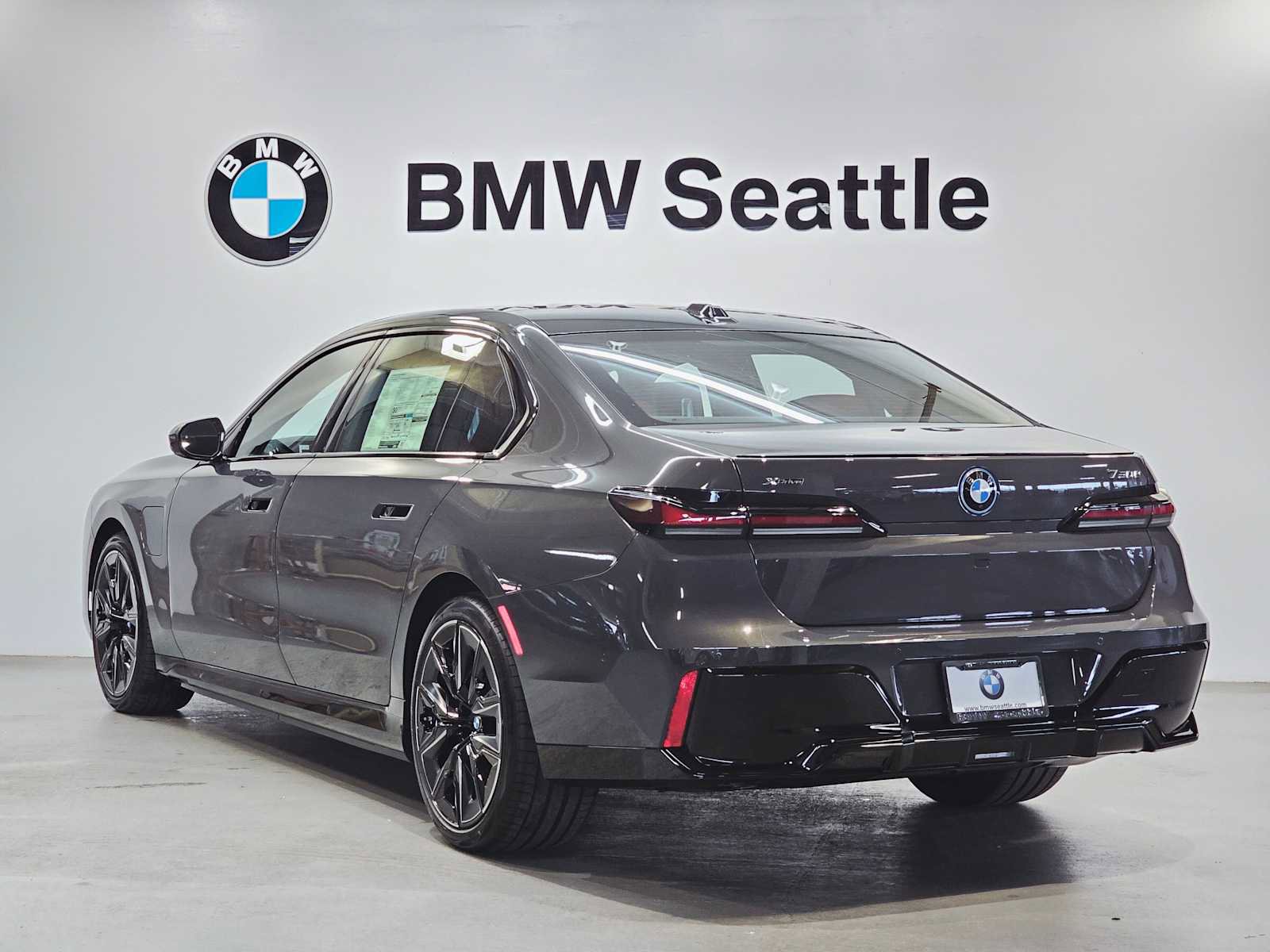 New 2026 BMW 750e xDrive w/ Executive Package image 4