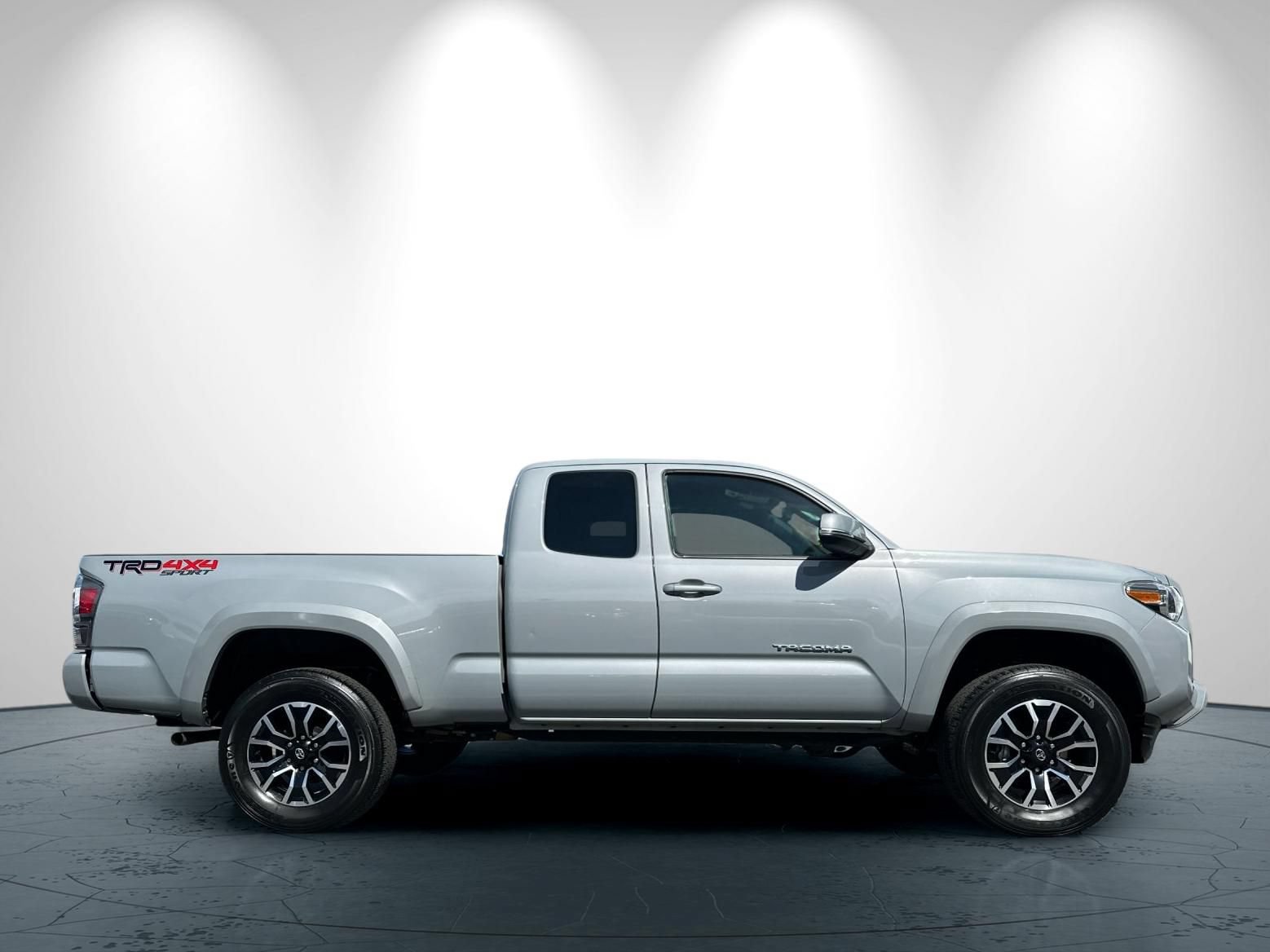 Used 2021 Toyota Tacoma TRD Sport AWD/4WD image 3