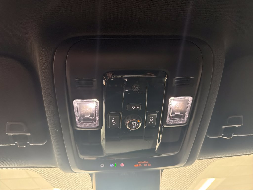 New 2026 GMC Yukon XL AT4 w/ LPO, Floor Liner Package AWD/4WD image 19