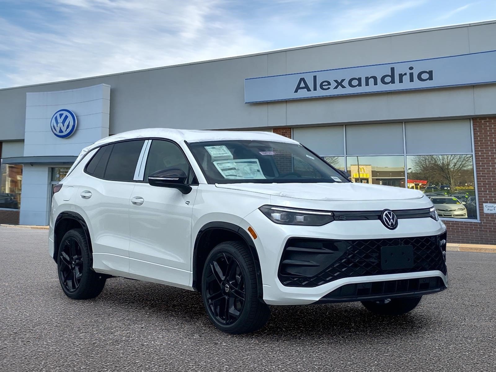 New 2026 Volkswagen Tiguan SE R-Line AWD/4WD image 1